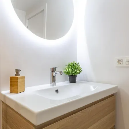 Junto Al Faro .marbella Centro.vistas Mar Y El Puerto. Daire Marbella