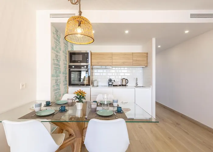 Junto Al Faro .marbella Centro.vistas Mar Y El Puerto. * מארבלה